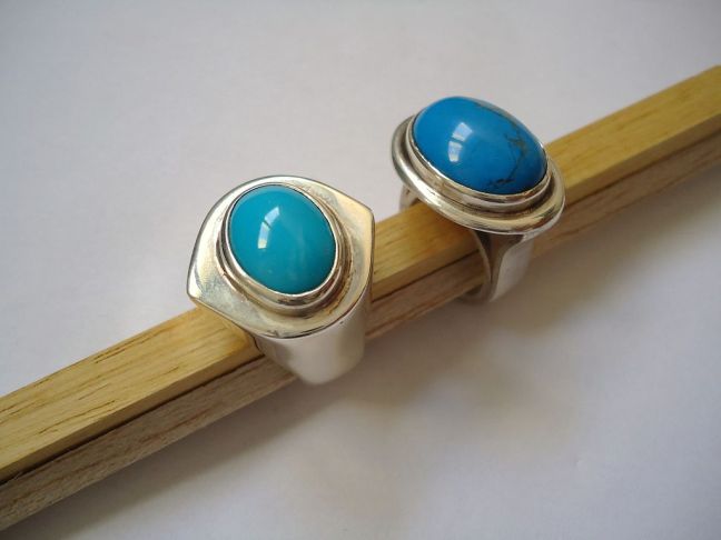 1024px-Turquoise_and_silver_rings